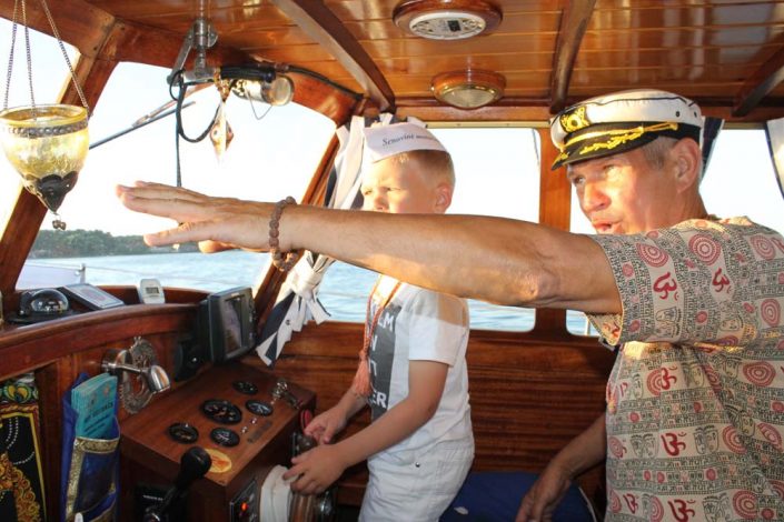 plaukimas laivu vaikams - jaunieji kapitonai